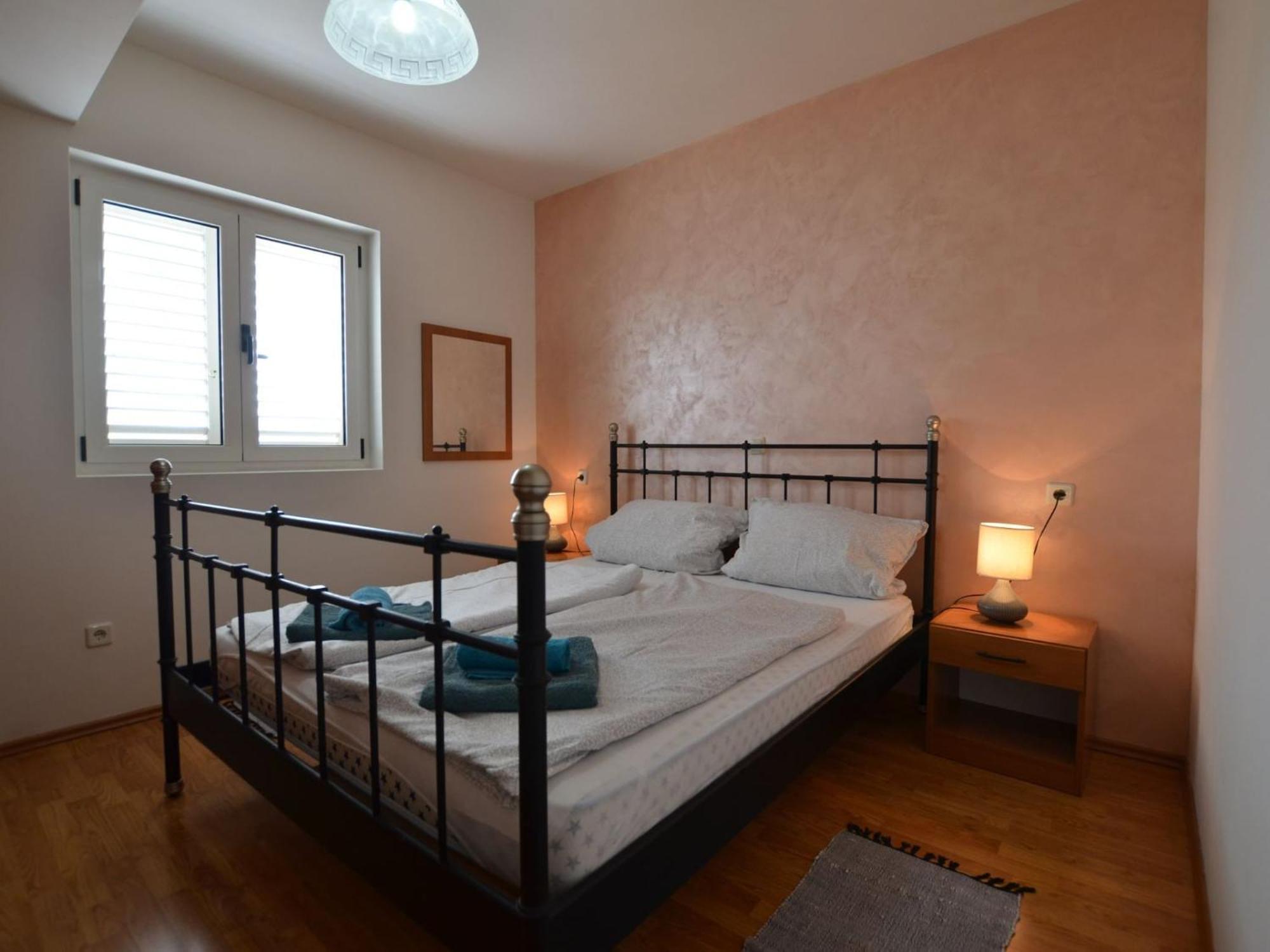 Spacious With Loggia - One Bedroom With Loggia Apartman